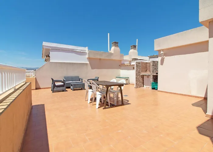 Global Properties, Apartamento Con Terraza De 70M Y Piscina En Canet De Berenguer