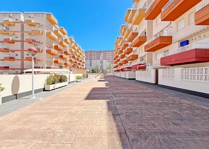Global Properties, Apartamento Con Terraza De 70M Y Piscina En Canet De Berenguer