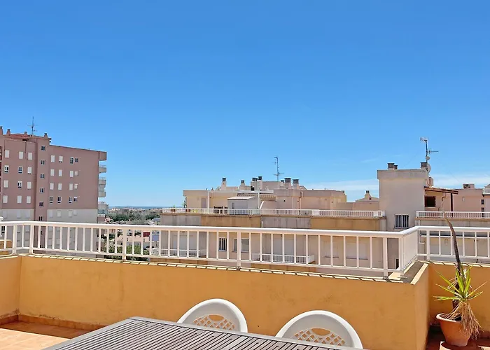Global Properties, Apartamento Con Terraza De 70M Y Piscina En Canet De Berenguer